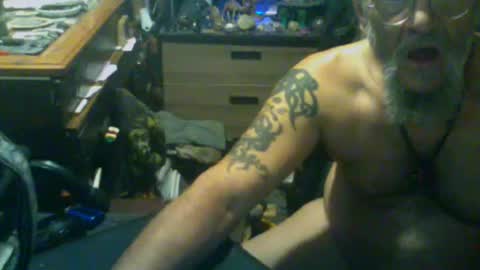 Snapshot of johnnyshung1 chatting on 18, 12, 2025 johnnyshung1 online show from 18, 12, 2025