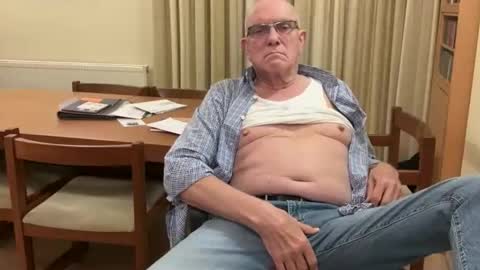 johnsenior41 online show from 1, 11, 2025