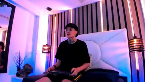 johnsonisaac94  online show from 26, 9, 2025