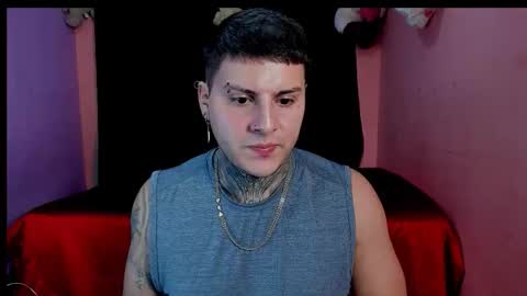 Snapshot of johny_multicum chatting on 8, 11, 2025 Johny online show from 8, 11, 2025