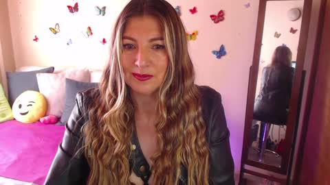 Snapshot of jolie_mature_ chatting on 26, 1, 2025 Jolie Mature online show from 26, 1, 2025
