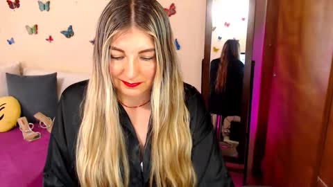 Snapshot of jolie_mature_ chatting on 18, 12, 2025 Jolie Mature online show from 18, 12, 2025