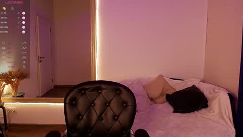 Snapshot of jolly_bean chatting on 17, 10, 2025 Polly  online show from 17, 10, 2025