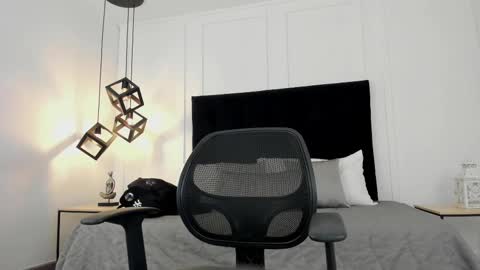 Jonathan Danielss  online show from 27, 2, 2025