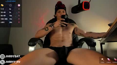 Snapshot of jordybatt chatting on 17, 12, 2025 JORDY online show from 17, 12, 2025