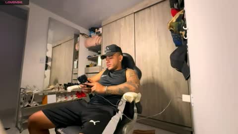 Snapshot of jordylatin202 chatting on 8, 11, 2025 DAVID online show from 8, 11, 2025