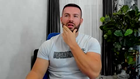 Snapshot of joshuamuscle69 chatting on 14, 12, 2025 joshuamuscle69 online show from 14, 12, 2025