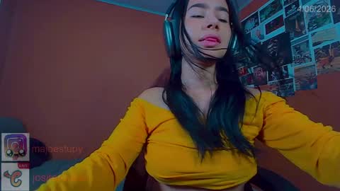 Josita rousell INSTAGRAM  majoestupy  online show from 4, 6, 2026