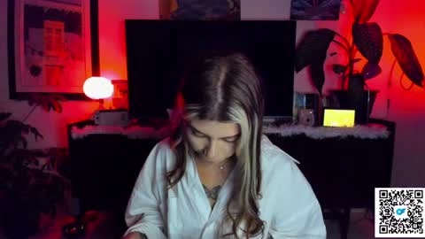 josephine   independent model    online show from 2, 1, 2025