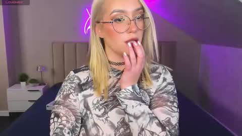 Vickie online show from 16, 10, 2025