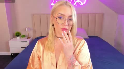 Vickie online show from 17, 10, 2025