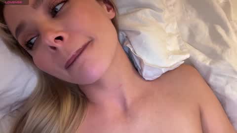 Snapshot of js_girls chatting on 4, 12, 2024 Jennie and Sophia online show from 4, 12, 2024