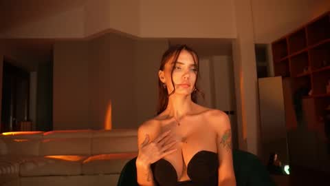 Jennifer Diaz online show from 16, 2, 2025