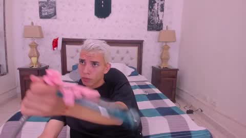 Snapshot of juan_lovers chatting on 6, 12, 2024 J U A N L O V E R S online show from 6, 12, 2024