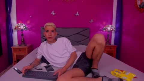 Snapshot of juan_lovers chatting on 10, 12, 2024 J U A N L O V E R S online show from 10, 12, 2024