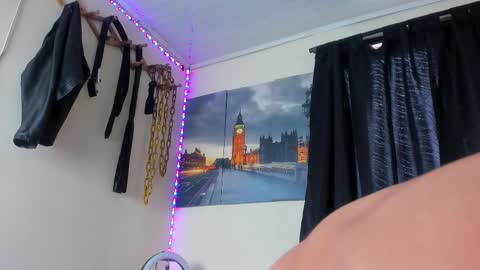 Juan Esteban online show from 2, 3, 2025