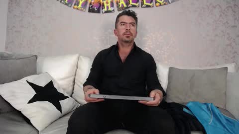 Snapshot of juank_fit45 chatting on 2, 11, 2025 Juan k online show from 2, 11, 2025