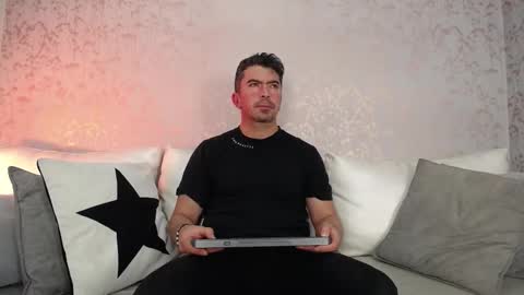 Snapshot of juank_fit45 chatting on 8, 11, 2025 Juan k online show from 8, 11, 2025