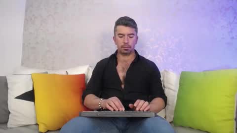 Snapshot of juank_fit45 chatting on 5, 12, 2025 Juan k online show from 5, 12, 2025