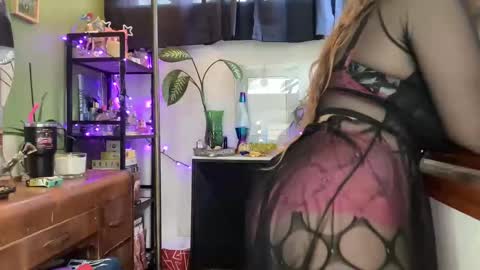 Snapshot of juicy_jussy chatting on 15, 5, 2026 juicy_jussy online show from 15, 5, 2026
