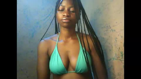 Snapshot of juicypiexx chatting on 12, 10, 2025 juicypiexx online show from 12, 10, 2025