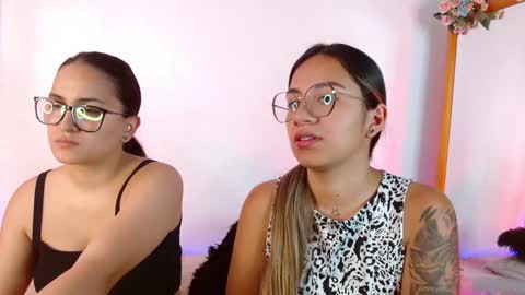 Snapshot of jules_n_gia chatting on 20, 12, 2024 Jules and Gia online show from 20, 12, 2024