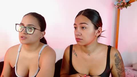 Snapshot of jules_n_gia chatting on 22, 12, 2024 Jules and Gia online show from 22, 12, 2024