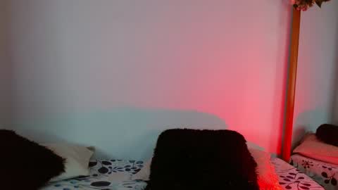 Snapshot of jules_n_gia chatting on 30, 12, 2024 Jules and Gia online show from 30, 12, 2024