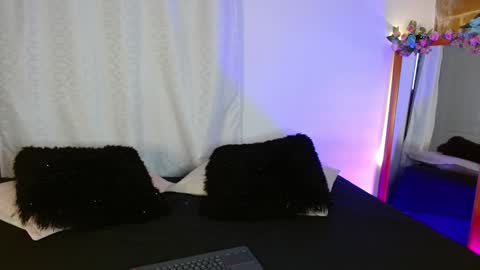 Snapshot of jules_n_gia chatting on 10, 1, 2025 Jules and Gia online show from 10, 1, 2025