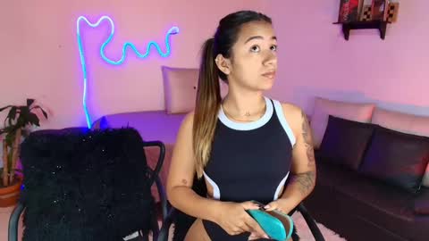 Snapshot of jules_n_gia chatting on 22, 2, 2025 Jules and Gia online show from 22, 2, 2025