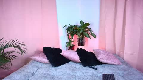 Snapshot of jules_n_gia chatting on 4, 10, 2025 Jules and Gia online show from 4, 10, 2025