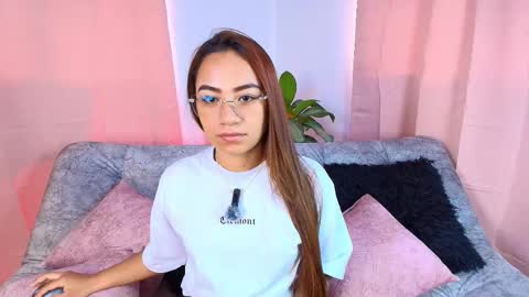 Snapshot of jules_n_gia chatting on 17, 10, 2025 Jules and Gia online show from 17, 10, 2025