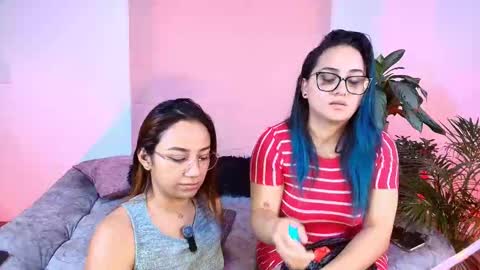 Snapshot of jules_n_gia chatting on 18, 11, 2025 Jules and Gia online show from 18, 11, 2025