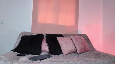 Snapshot of jules_n_gia chatting on 20, 11, 2025 Jules and Gia online show from 20, 11, 2025