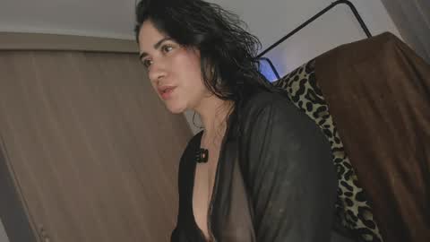 Juli Modelo Independiente online show from 9, 5, 2026