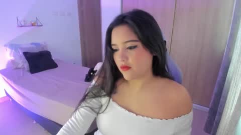 juli_santos_22 online show from 3, 1, 2025