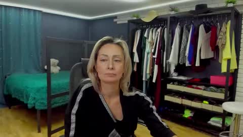 Snapshot of julia__cherry_ chatting on 14, 12, 2025 julia__cherry_ online show from 14, 12, 2025