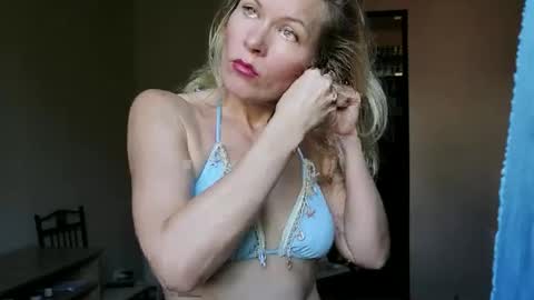 julia_giulia online show from 6, 10, 2025