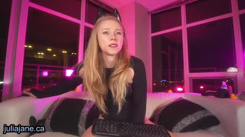 Julia Jane online show from 4, 12, 2024