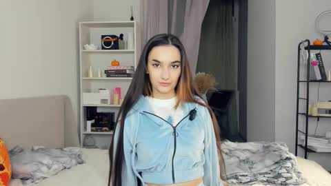 Snapshot of julia_jess chatting on 20, 10, 2025 Evelin online show from 20, 10, 2025