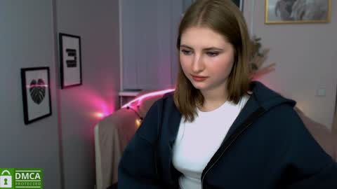 Julia  online show from 7, 12, 2024