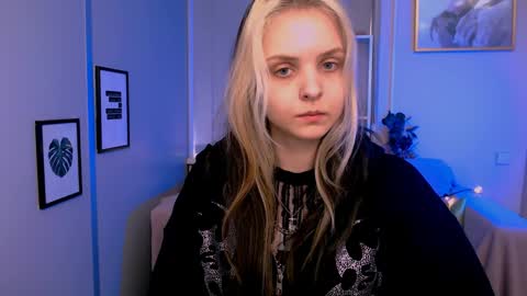 Julia  online show from 7, 1, 2025