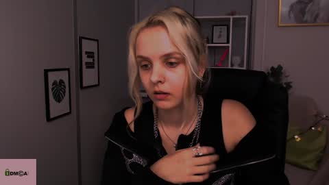 Julia  online show from 8, 1, 2025