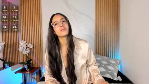 J U L IA   M A R T I N E Z online show from 17, 4, 2026