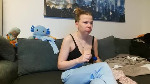 Snapshot of julia_official chatting on 12, 2, 2025 julia_official online show from 12, 2, 2025