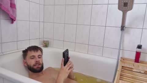 Snapshot of julia_official chatting on 5, 10, 2025 julia_official online show from 5, 10, 2025