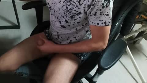 julia_official online show from 15, 4, 2026