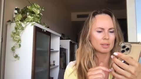 julialemilf online show from 16, 6, 2026