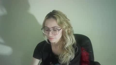 Snapshot of juliamack chatting on 2, 1, 2025 JuliaMack online show from 2, 1, 2025