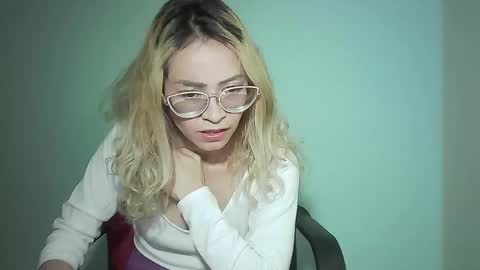 Snapshot of juliamack chatting on 6, 2, 2025 JuliaMack online show from 6, 2, 2025